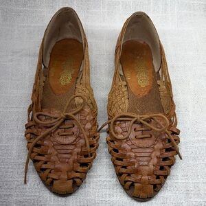 Vintage Woodbridge Brown Leather Woven slides / Flats with Tie Detail SZ 6